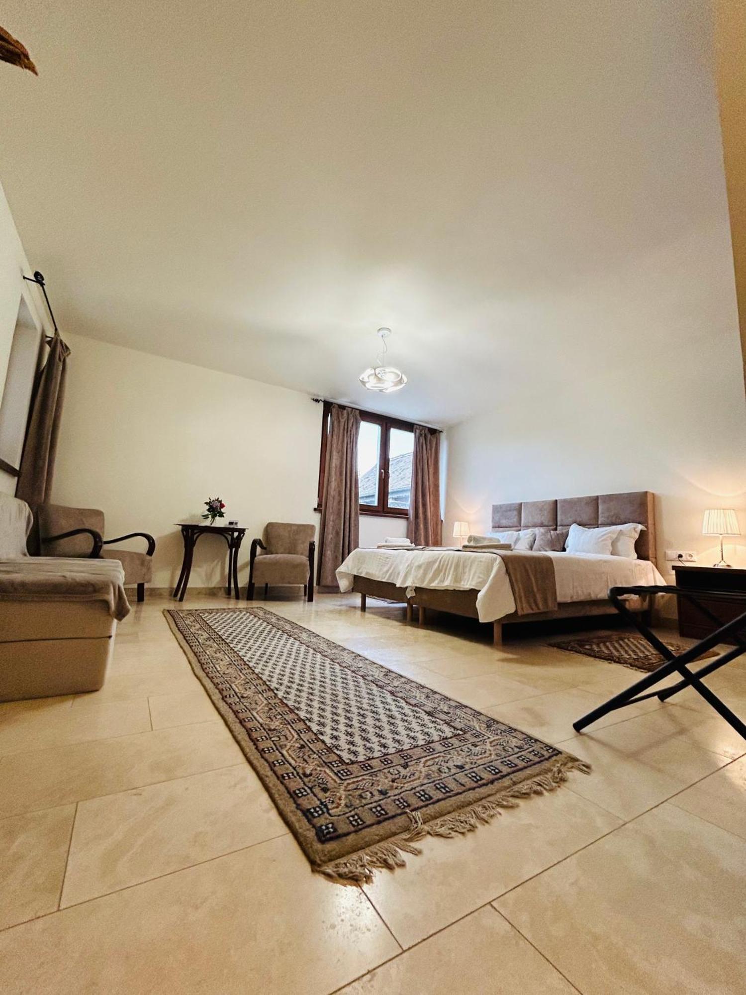 Demetervin Hotel Mad Luaran gambar